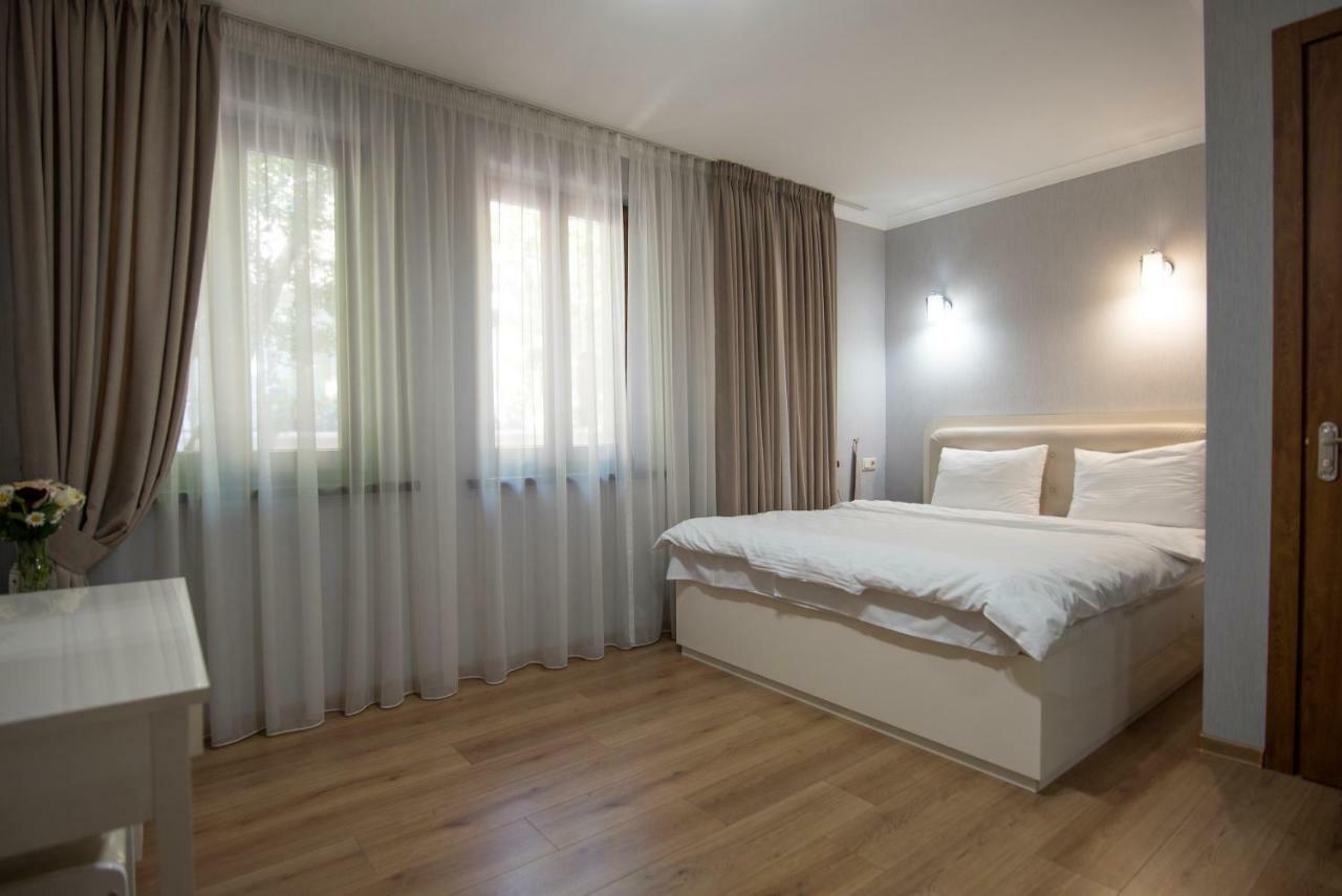 Sama Grand Hotel Tbilisi Exterior photo