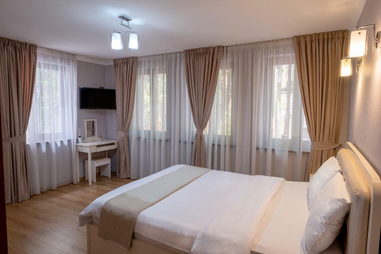 Sama Grand Hotel Tbilisi Exterior photo