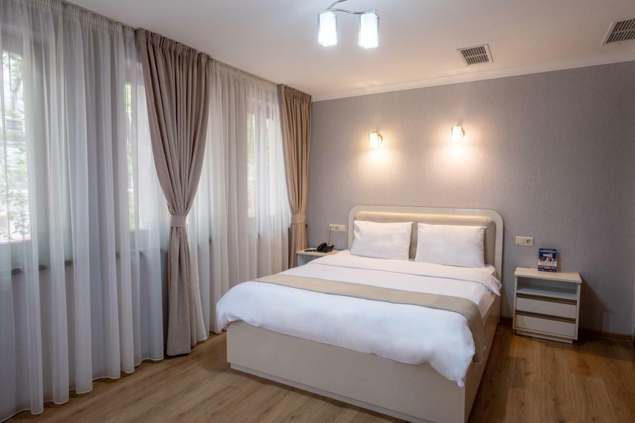 Sama Grand Hotel Tbilisi Exterior photo